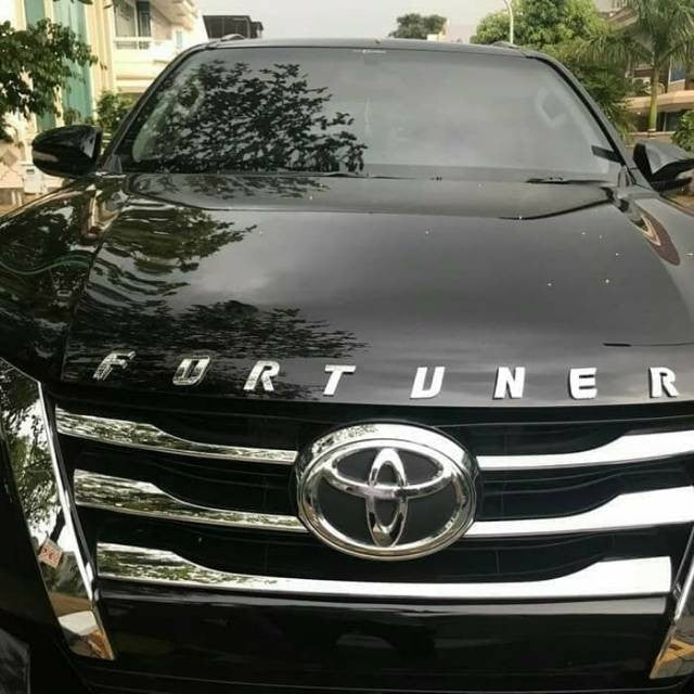 Auto Logo/Monogram Hood Fitting Oem Type Fortuner Logo Toyota Fortuner 2018 Tape Type Fitting Plastic Chrome 08 Pcs/Pack Blister Pack (China)
